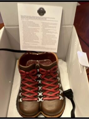 Scentsy Hit the Trail Boot Warmer with Red Laces